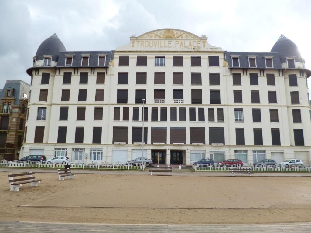 Paradis Les Pieds Sur Le Sable Trouville Palace エクステリア 写真